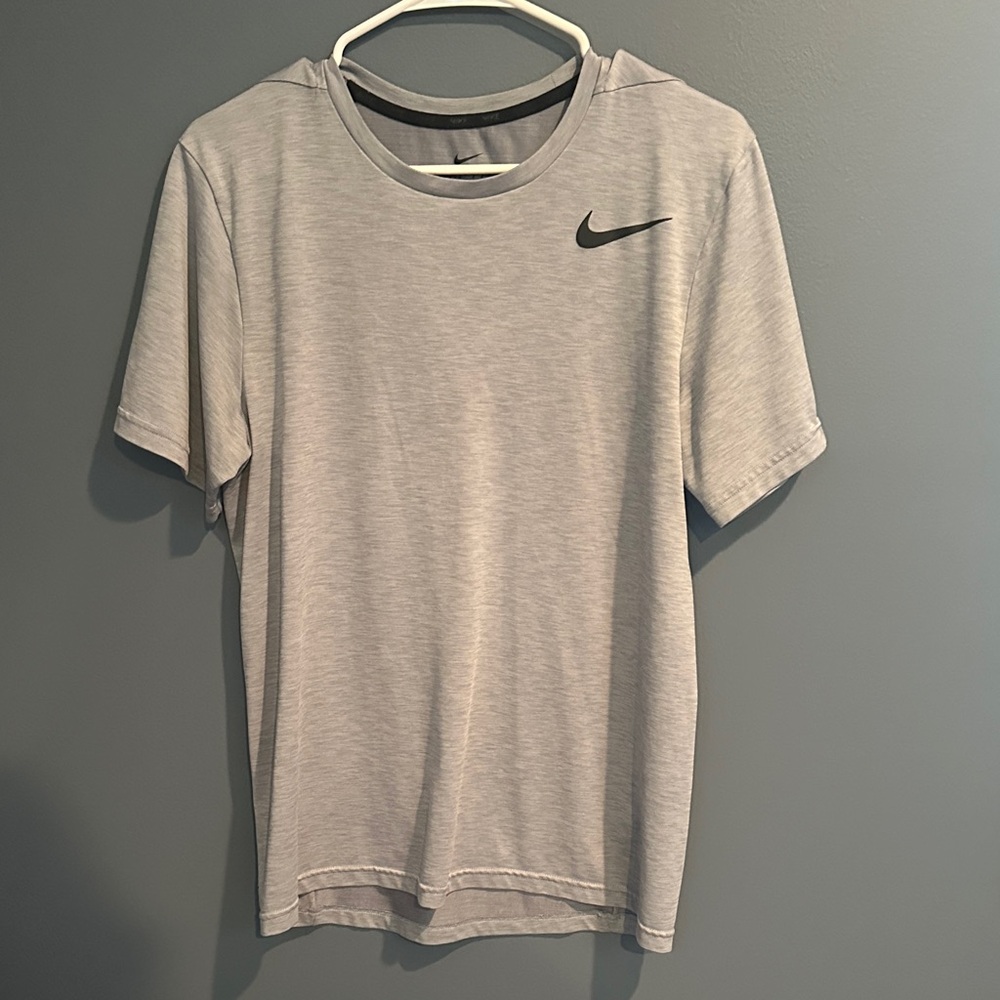 Nike Men's Light Gray Short Sleeve Tee